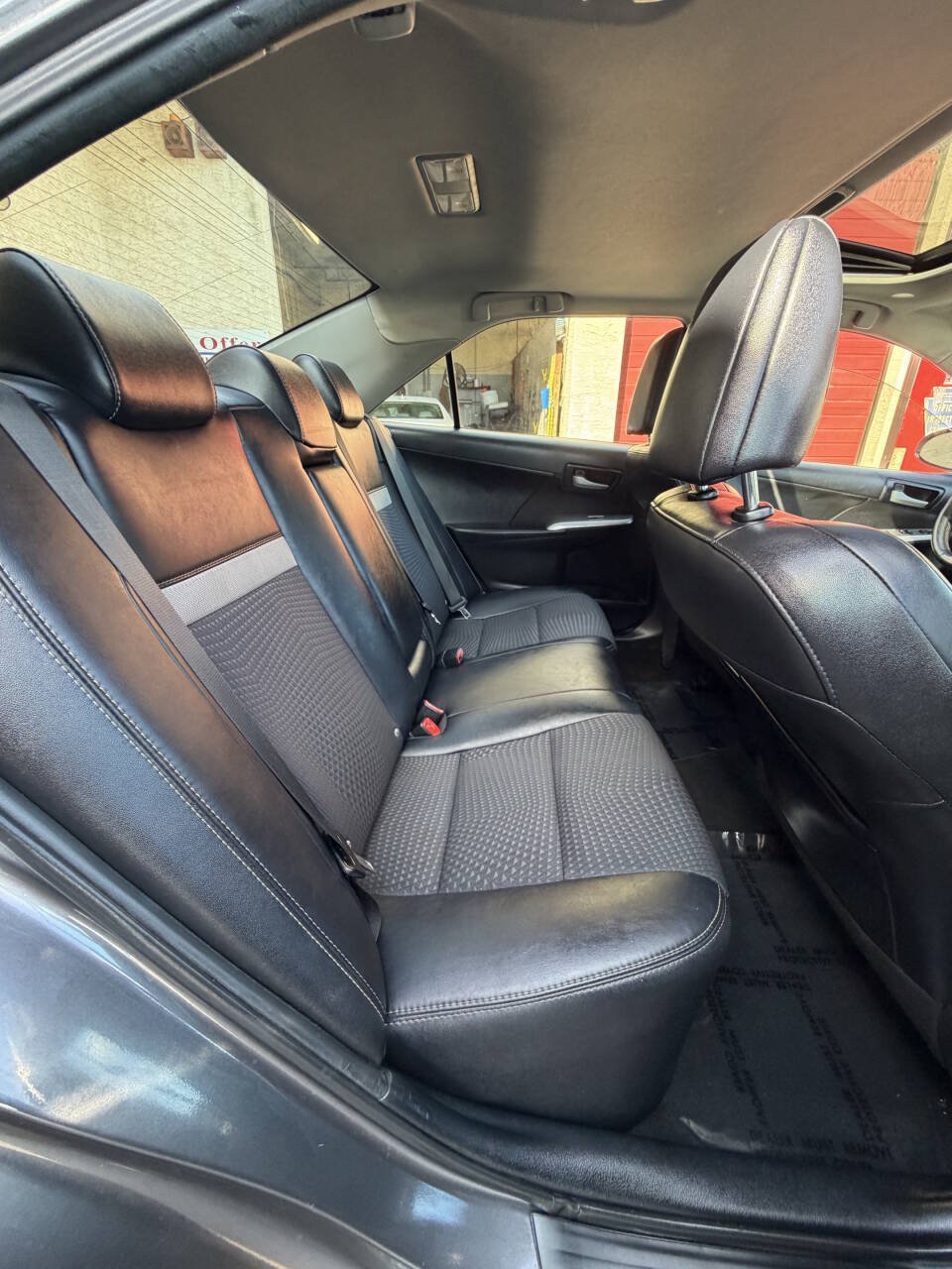 Used 2014 Toyota Camry SE w/ Moonroof Package FWD image 36