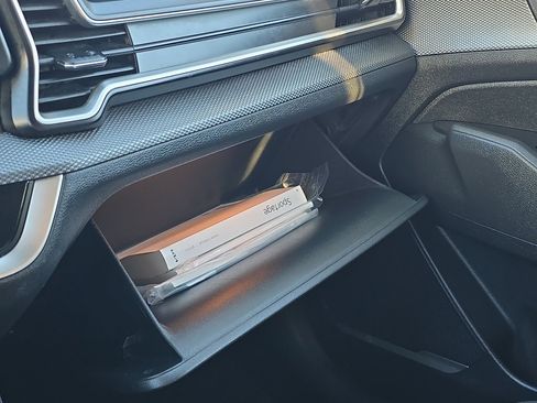 Used 2024 Kia Sportage LX image 29