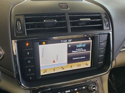 Used 2019 Lincoln Continental Select w/ Continental Climate Package image 24