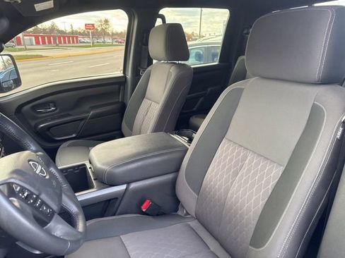 Used 2024 Nissan Titan SV w/ SV Convenience Package image 9