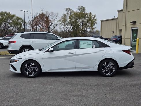 New 2025 Hyundai Elantra Limited image 4