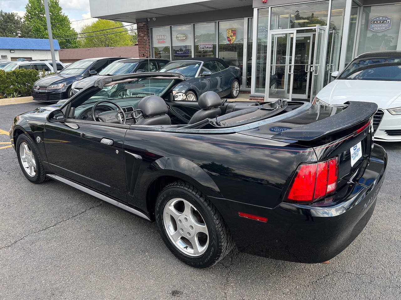 Used 2004 Ford Mustang Convertible RWD image 12
