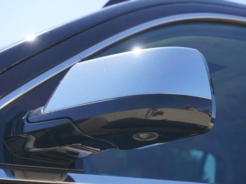 Used 2019 Chevrolet Tahoe Premier AWD/4WD image 12
