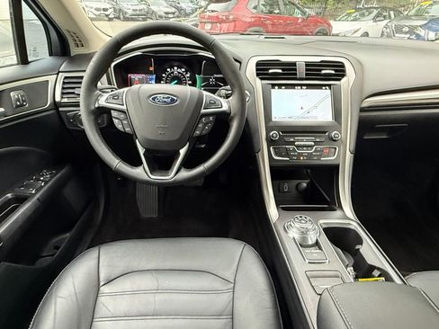 Used 2017 Ford Fusion SE w/ Fusion SE Technology Package FWD image 10