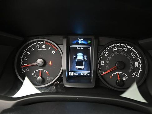 Certified 2023 Toyota Tacoma SR AWD/4WD image 10