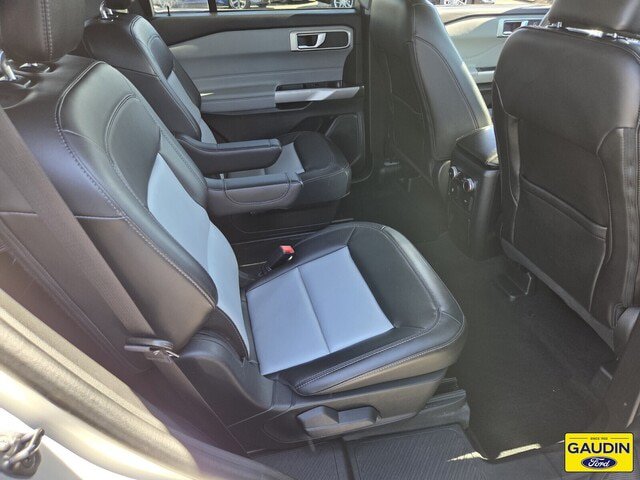 Certified 2023 Ford Explorer XLT w/ Equipment Group 202A RWD image 15