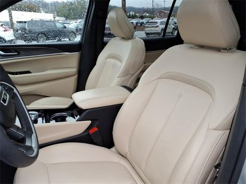 Used 2023 Jeep Grand Cherokee L Limited w/ Trailer Tow Group (B) image 10