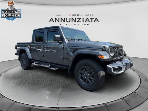 Used 2025 Jeep Gladiator Sport AWD/4WD image 7