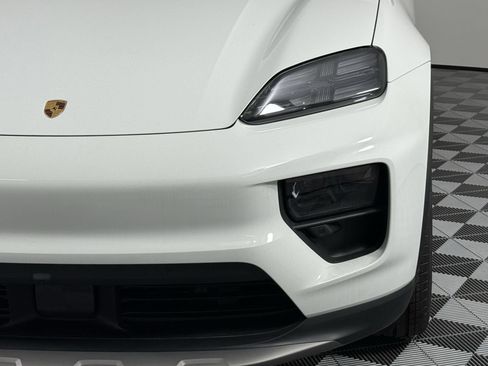Certified 2025 Porsche Macan 4S Electric AWD/4WD image 12