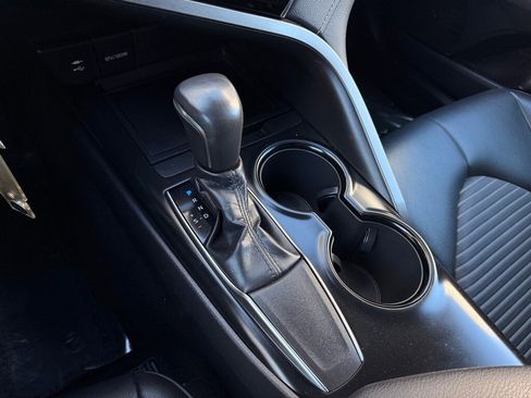 Used 2019 Toyota Camry image 20