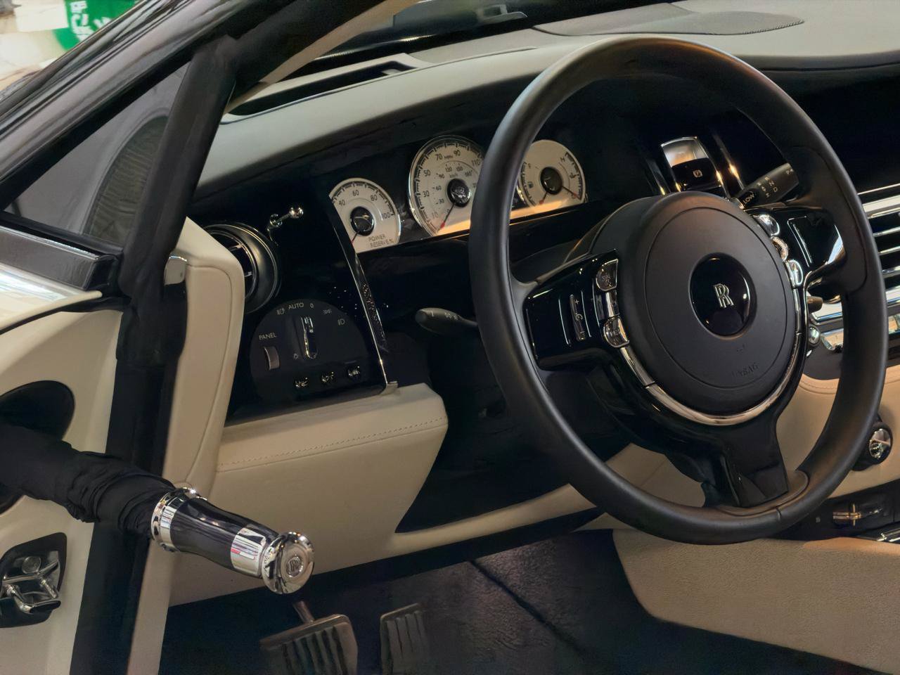 Used 2016 Rolls-Royce Wraith RWD image 17