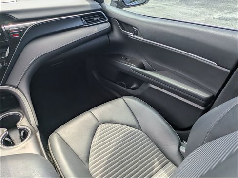 Used 2022 Toyota Camry SE w/ Audio Upgrade Package FWD image 14