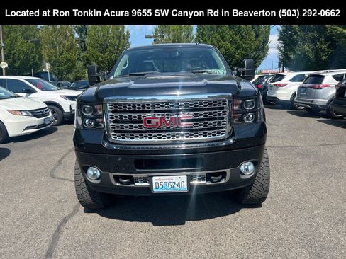Used 2014 GMC Sierra 2500 Denali w/ Suspension Package, Off-Road AWD/4WD image 7