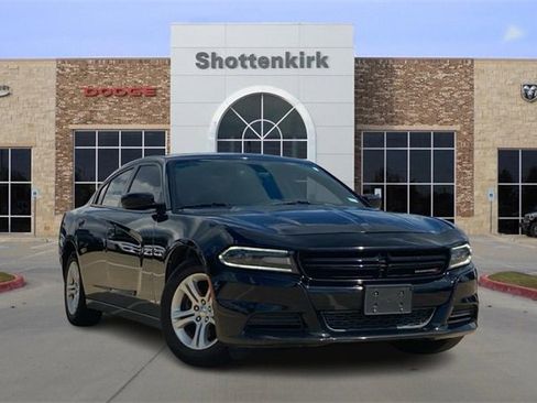 Used 2019 Dodge Charger SXT image 1