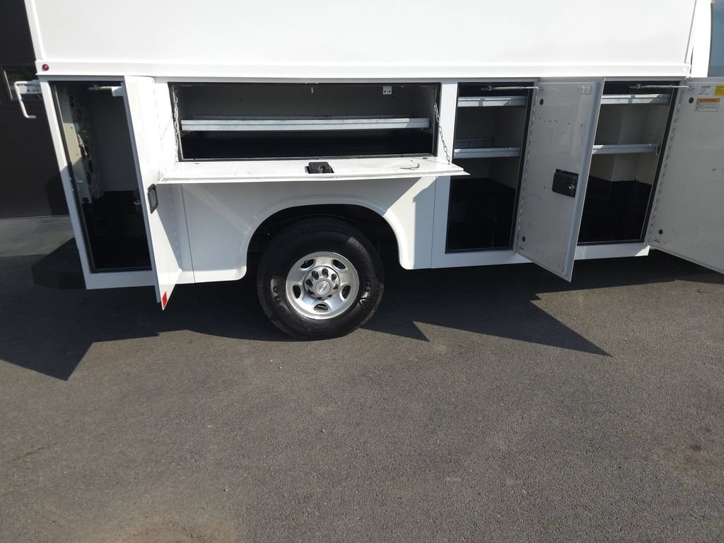 Used 2017 Chevrolet Express 3500 RWD image 8