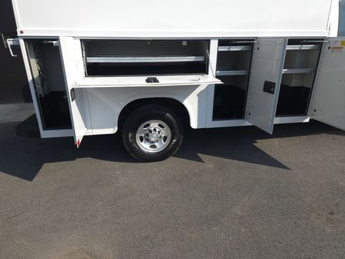Used 2017 Chevrolet Express 3500 image 8