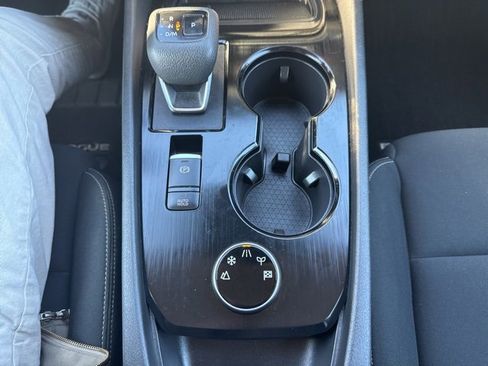 Used 2023 Nissan Rogue S image 25