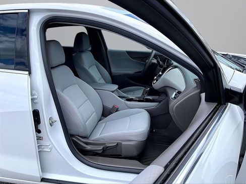 Used 2018 Chevrolet Malibu LT FWD image 8