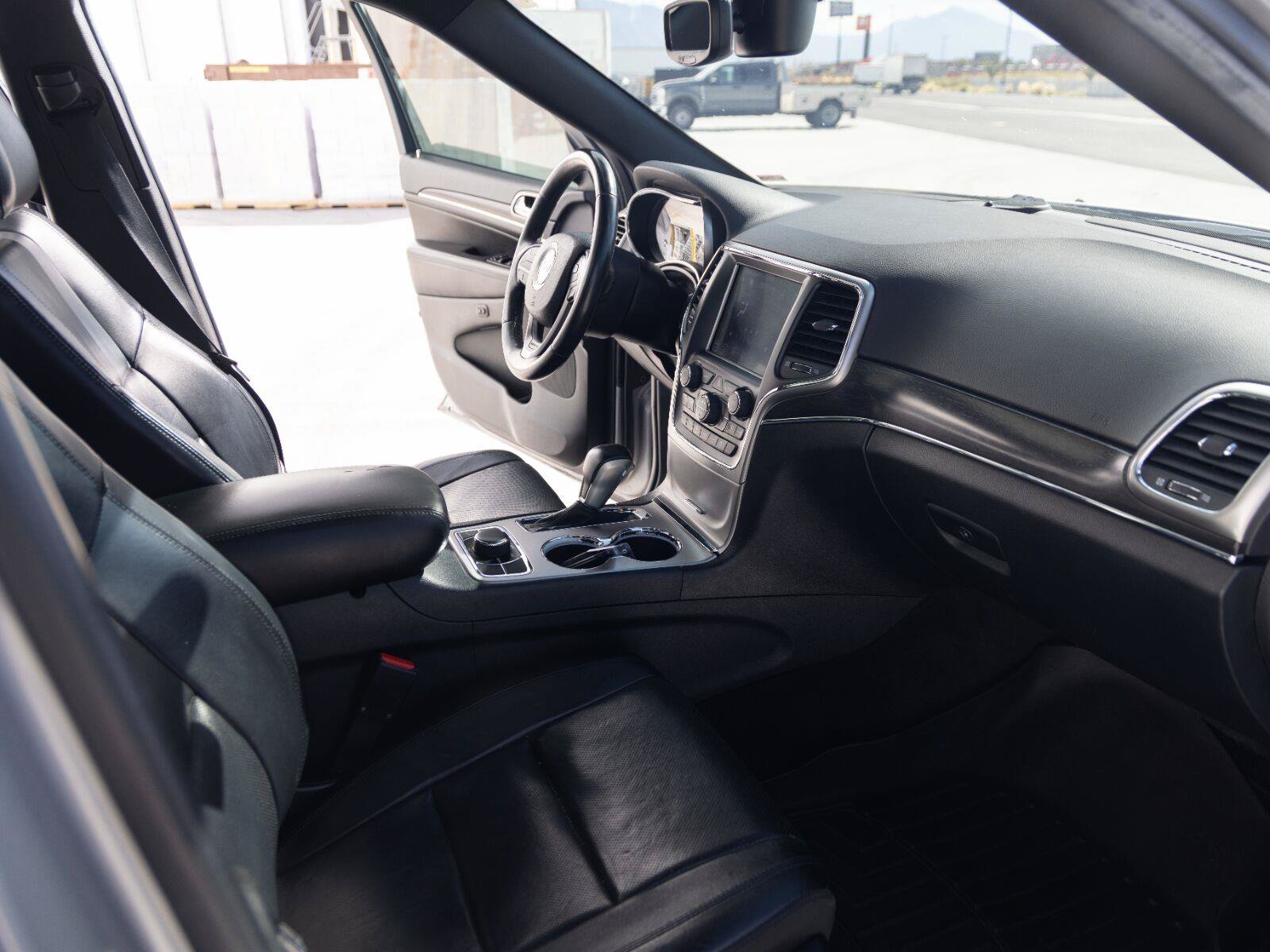 Used 2018 Jeep Grand Cherokee Limited w/ Luxury Group II AWD/4WD image 23