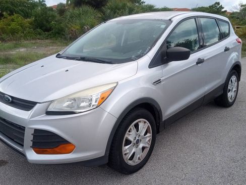 Used 2015 Ford Escape S image 4