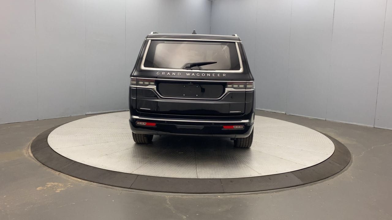 Used 2023 Jeep Grand Wagoneer Series III AWD/4WD image 4