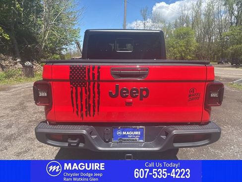 Used 2024 Jeep Gladiator Sport AWD/4WD image 10