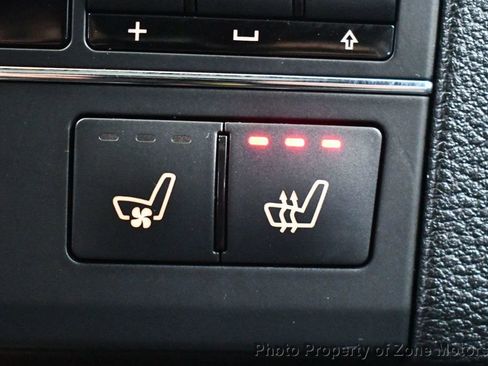 Used 2010 Mercedes-Benz E 550 4MATIC Sedan image 44