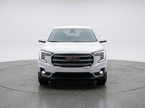 Used 2024 GMC Terrain SLE image 2
