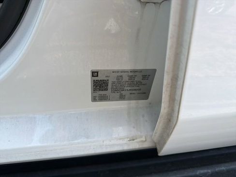 Used 2018 Chevrolet Suburban LT image 12