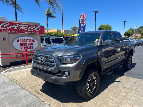 Used 2017 Toyota Tacoma TRD Off-Road w/ Tow Package (A/T) AWD/4WD image 4
