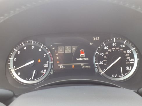 Used 2021 Toyota Highlander XLE FWD image 21
