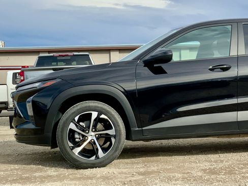 Used 2025 Chevrolet Trax RS image 10