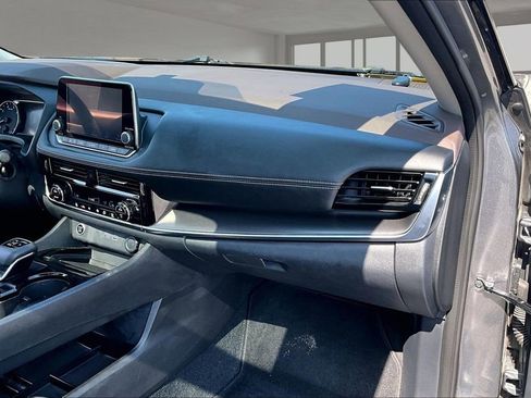 Used 2021 Nissan Rogue SV w/ Premium Package FWD image 25