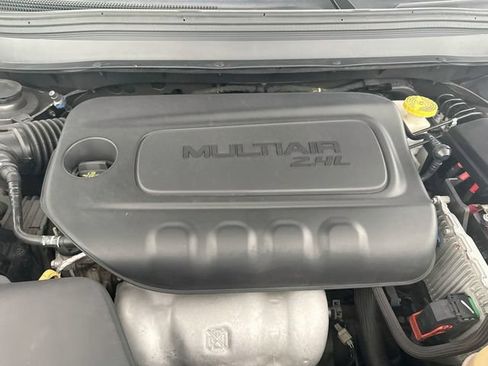 Used 2019 Jeep Cherokee Limited FWD image 31