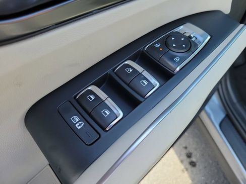 Used 2025 Kia Sorento S FWD image 14