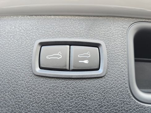 New 2026 Porsche Macan Turbo image 16