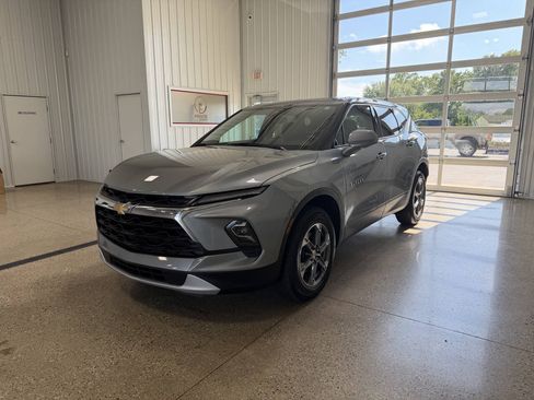 Used 2024 Chevrolet Blazer LT w/ LPO, Floor Liner Package FWD image 2