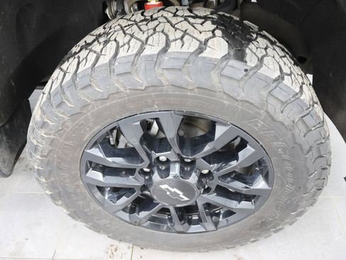 Used 2025 Chevrolet Silverado 2500 LT w/ Trail Boss Package image 3