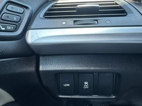 Used 2015 Honda Crosstour EX-L image 11