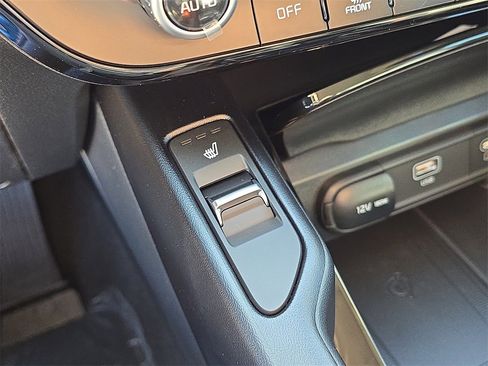 New 2025 Kia Telluride S image 30