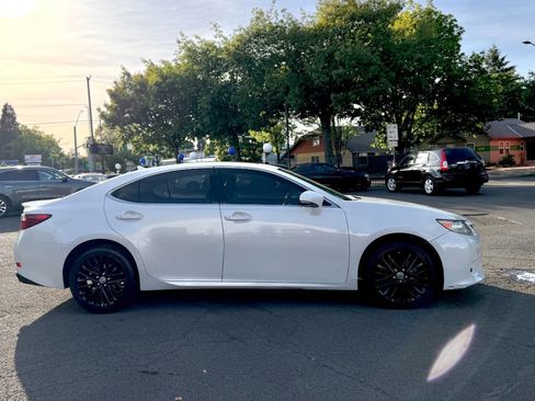 Used 2013 Lexus ES 350 w/ Luxury Pkg FWD image 5