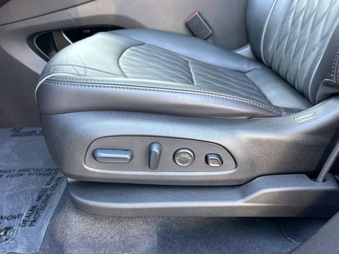 Certified 2024 Buick Enclave Avenir FWD image 13