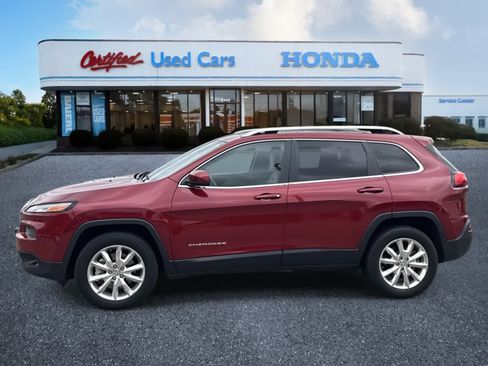 Used 2017 Jeep Cherokee Limited w/ Trailer Tow Group image 2