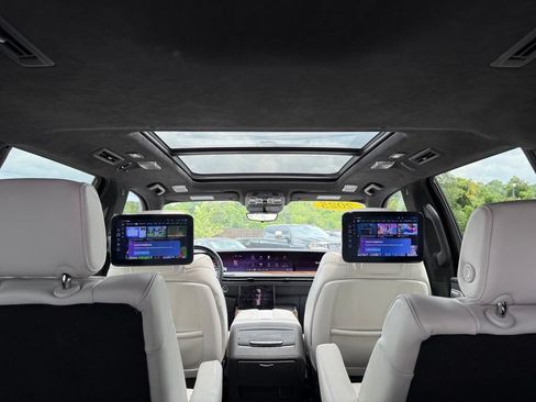 Used 2025 Cadillac Escalade Sport Platinum w/ LPO, ONYX Package AWD/4WD image 24