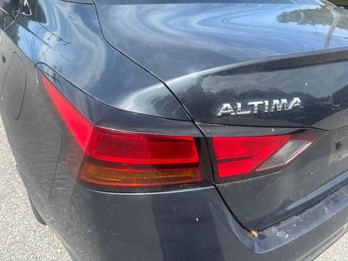 Used 2021 Nissan Altima 2.5 SV FWD image 9