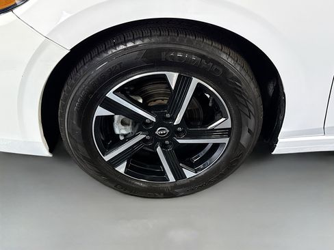 Used 2024 Nissan Sentra SV FWD image 38