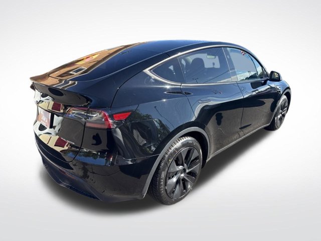 Used 2024 Tesla Model Y Long Range AWD/4WD image 3