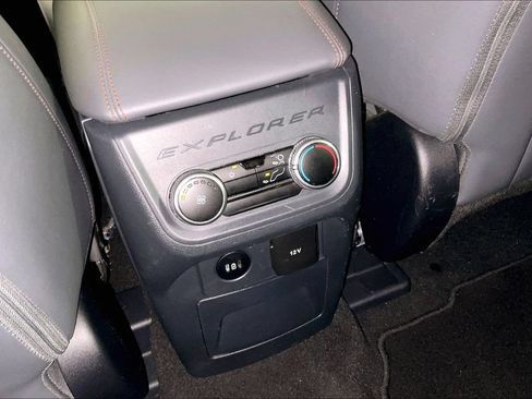 Used 2025 Ford Explorer Active w/ Active Comfort Package RWD image 31