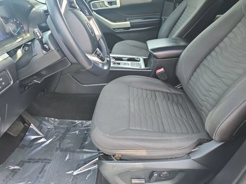Used 2020 Ford Explorer XLT RWD image 30