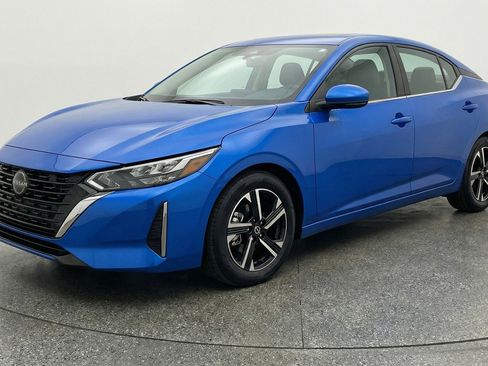 Used 2025 Nissan Sentra SV image 3